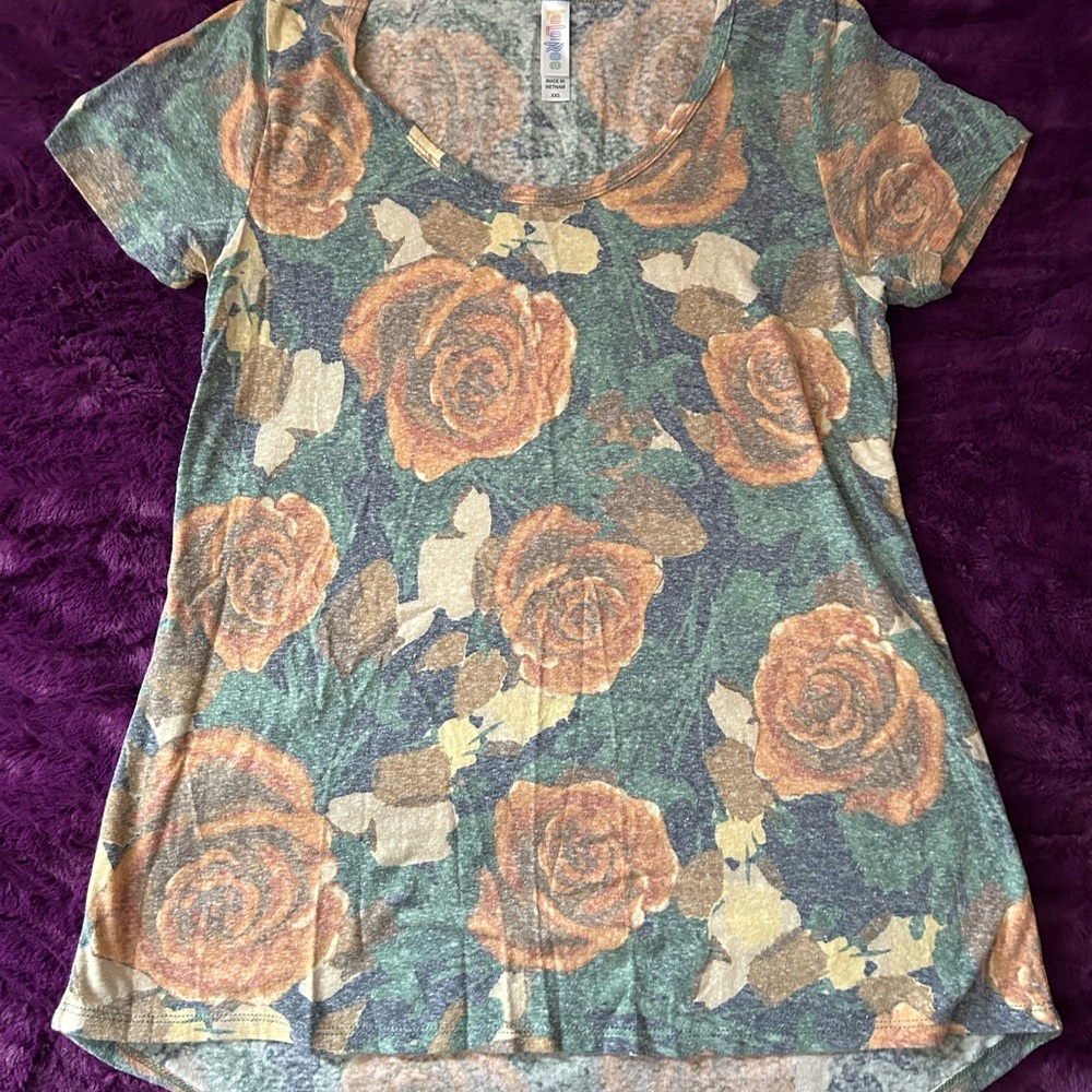 Lularoe Rose floral Classic tee